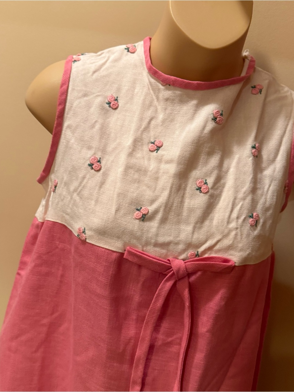 Vintage Sleeveless Shift Dress with Embroidered Flower Details Pink homemade